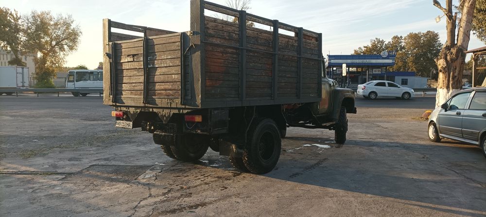 Zil Ural matoʻr 12b