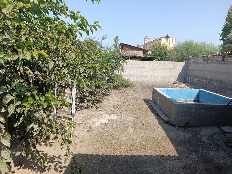 Ховли уй Сотилади.