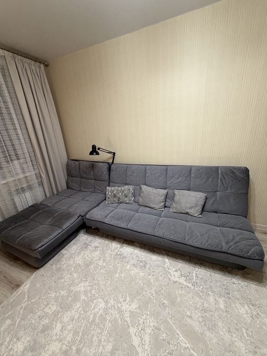 Продам угловой диван с пуфом и софой