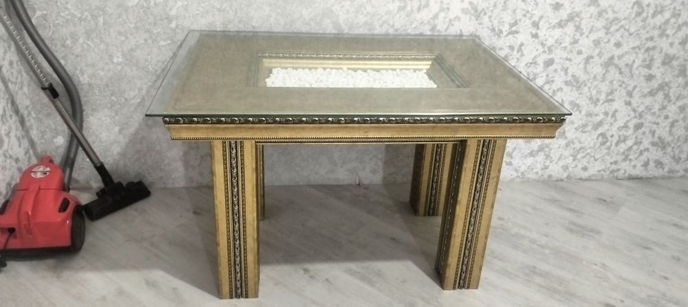 Декоративный стол