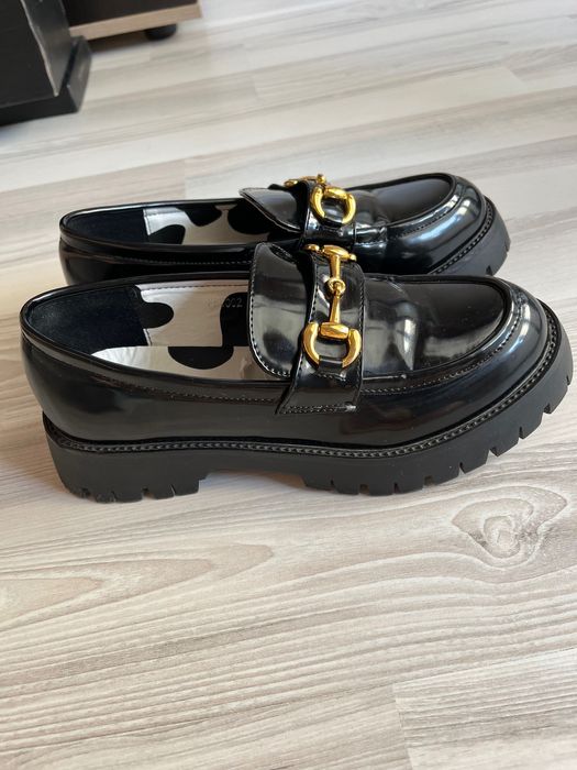 Vând pantofi negri de lac, mărimea 37.5