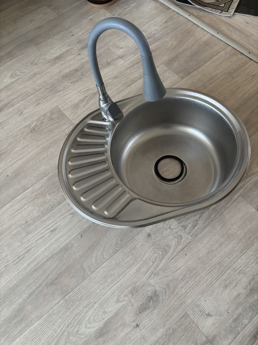 Отдам  мойку с краником в хорошем состоянии