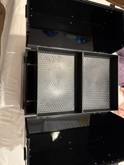 Caseta/Valiza machiaj LUXORISE – nefolosita, perfecta pentru cosmetice