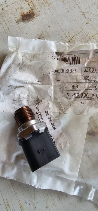 Vând senzor presiune original rampa comună gama vag