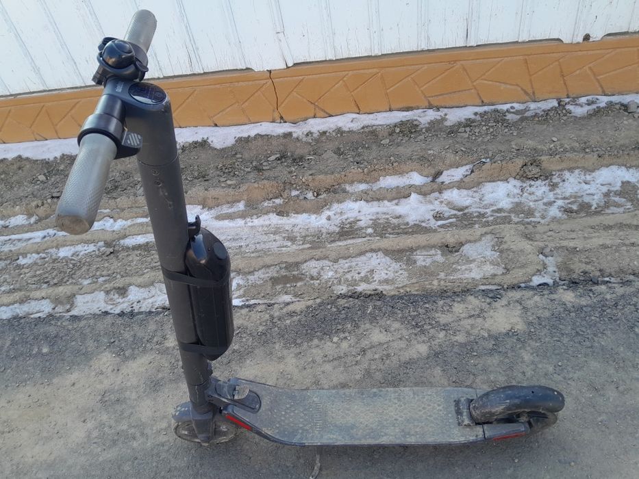 Trotinete perfect funcțională cu două baterii viteză maximă 25 la oră