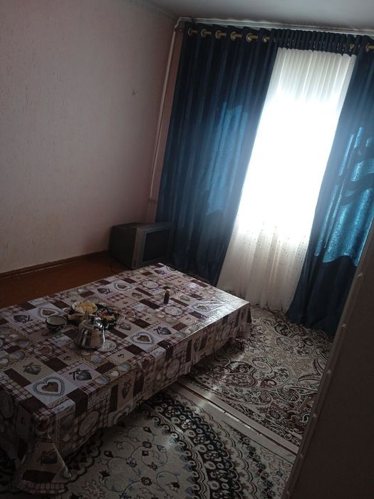 Chirchiq shahar 500 kada fitnes domni tepasida 1-xonali kvartira sotil