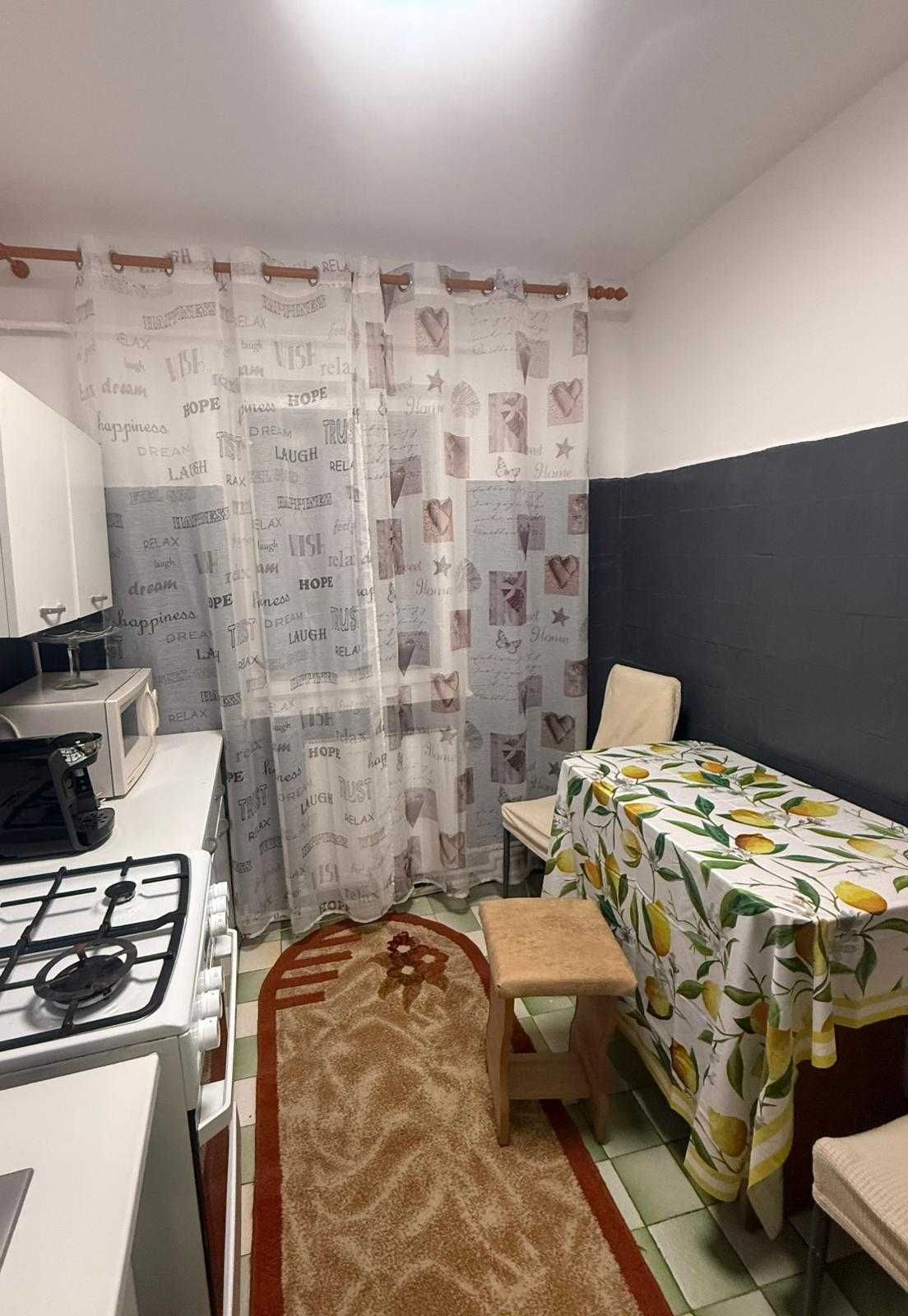 Închiriez apartament cu 2 camere