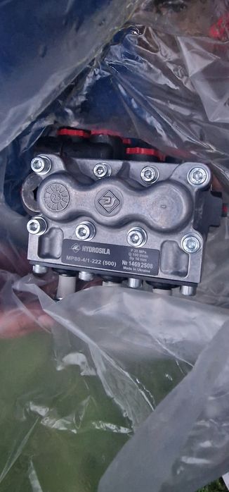 Distribuitor hidraulic pentru tractor universal U650 cu 3 manete Ucrai