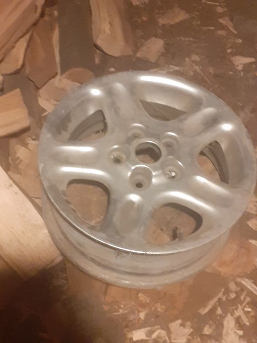 Jante aliaj sunt pe 16 aunt de land rover sunt 4 bucăți 200 de le buca