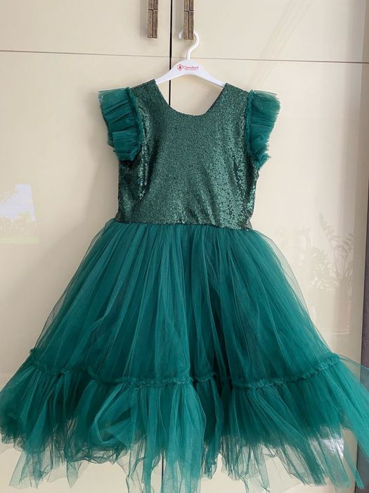 Бальное платье темно-зеленое. Б/У в хорошем состоянии.