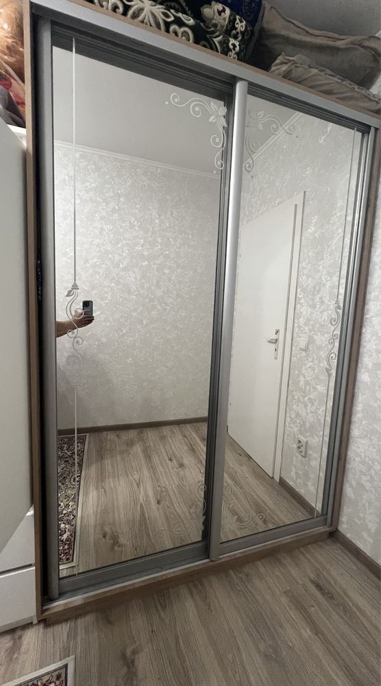 Продаю срочно шкаф в отличном состоянии