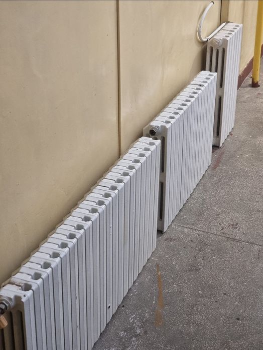 Vând  calorifere din fonta cu design modern