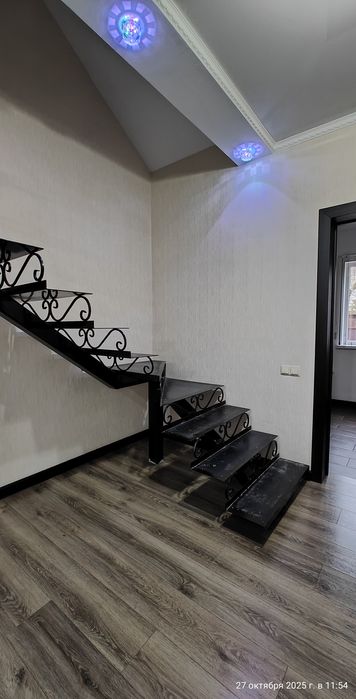 Продам металлическую однокосоурную лестницу