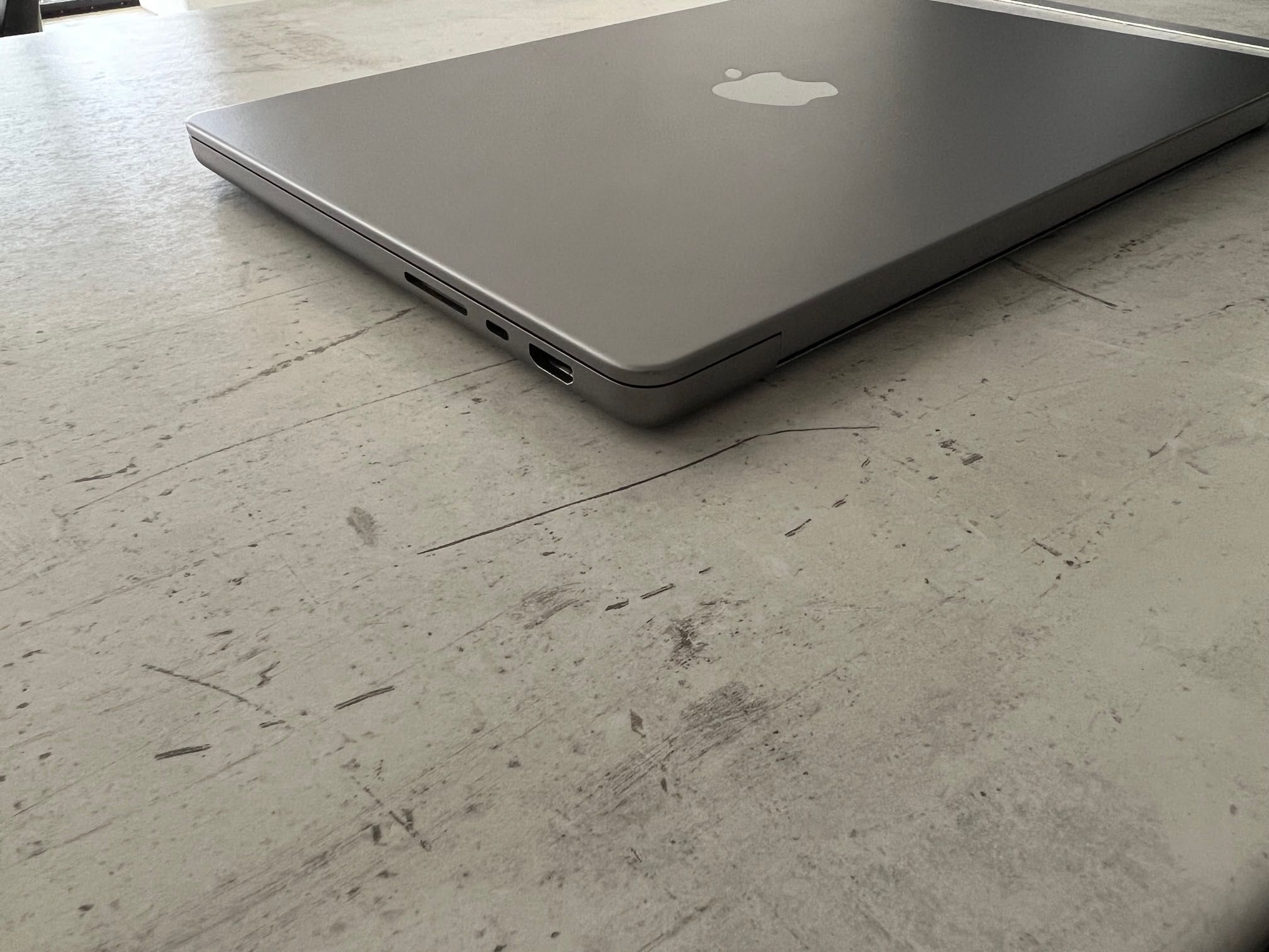 MacBook Pro 14" M1 PRO 8-CPU, 14-GPU, 16RAM, 512SSD