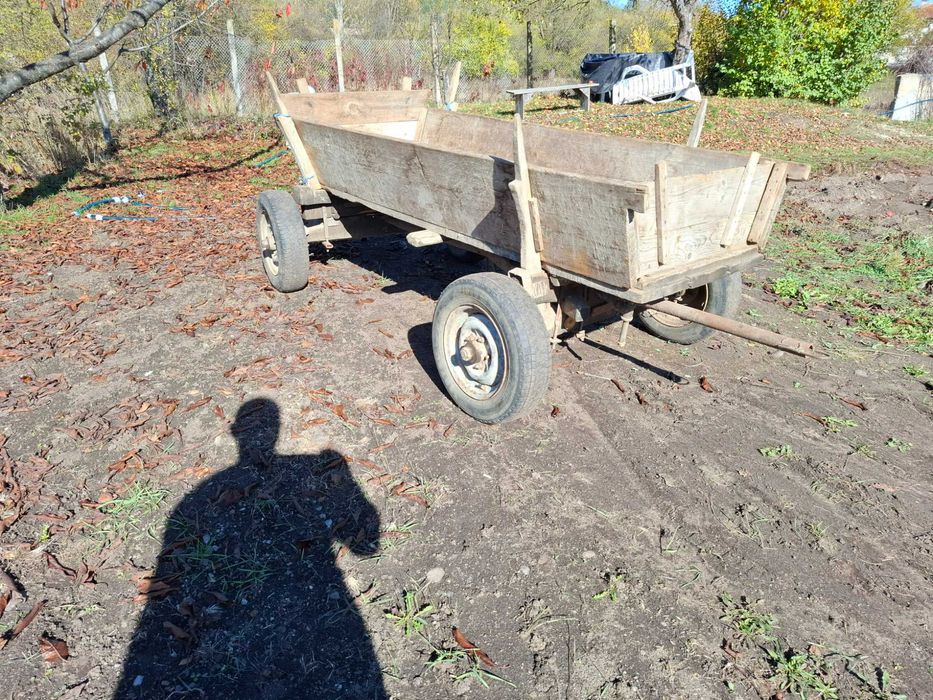 Дървена каруца за теглич
