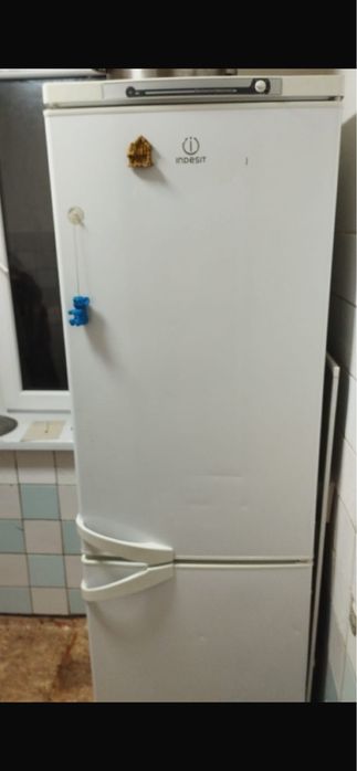 Продам холодильник