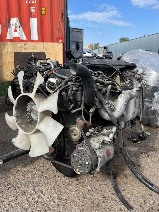 Двигатель Mitsubishi 4G64 2.4 L