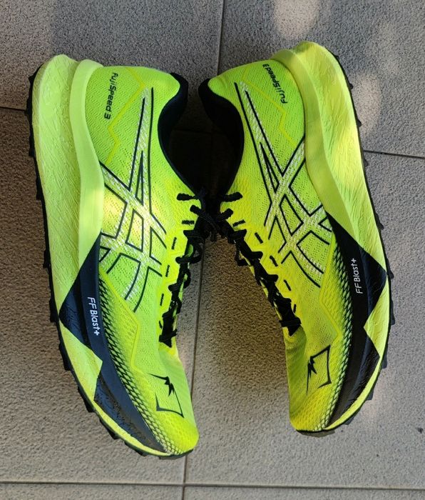 Vând asics fujispeed 3