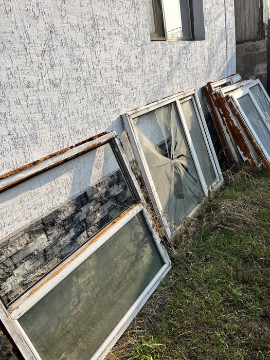 Окна бу пластиковые бес стекол