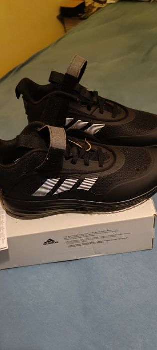 Vând adidași baiat