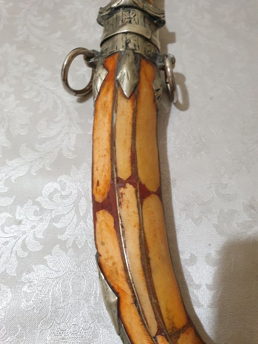 Pumnal ,hanger vintage