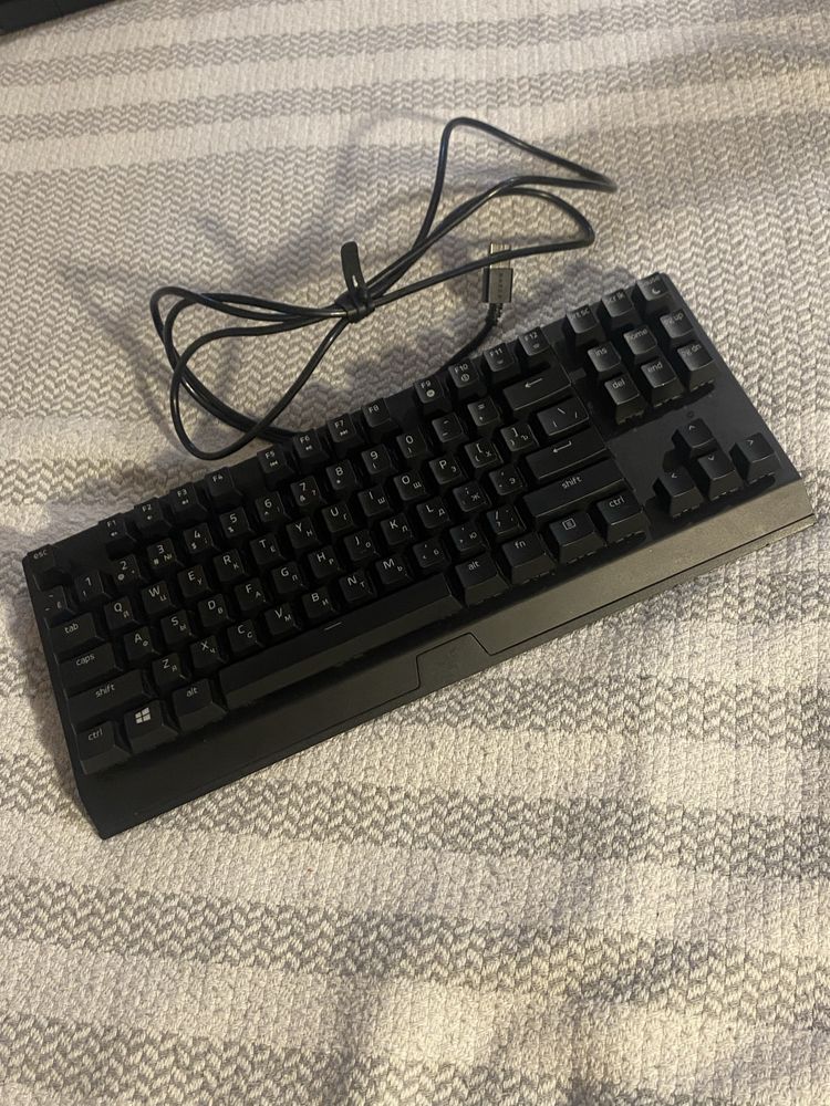 Продаю игровую клавиатуру razer blackwidow v3 tenkeyless б/у