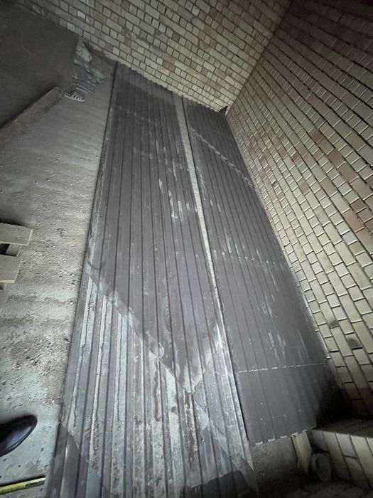 Профнастил в хоршем состояние, ставили 2024 году