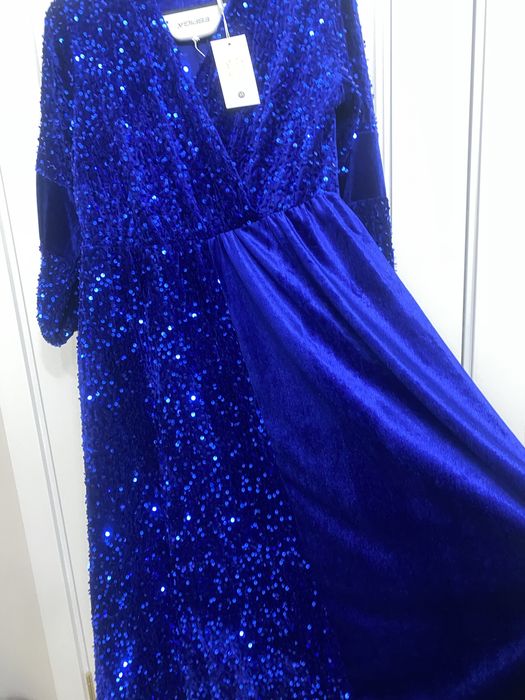 Платье нарядная с пайетками синий 48размер,отдам за свою цену 18000