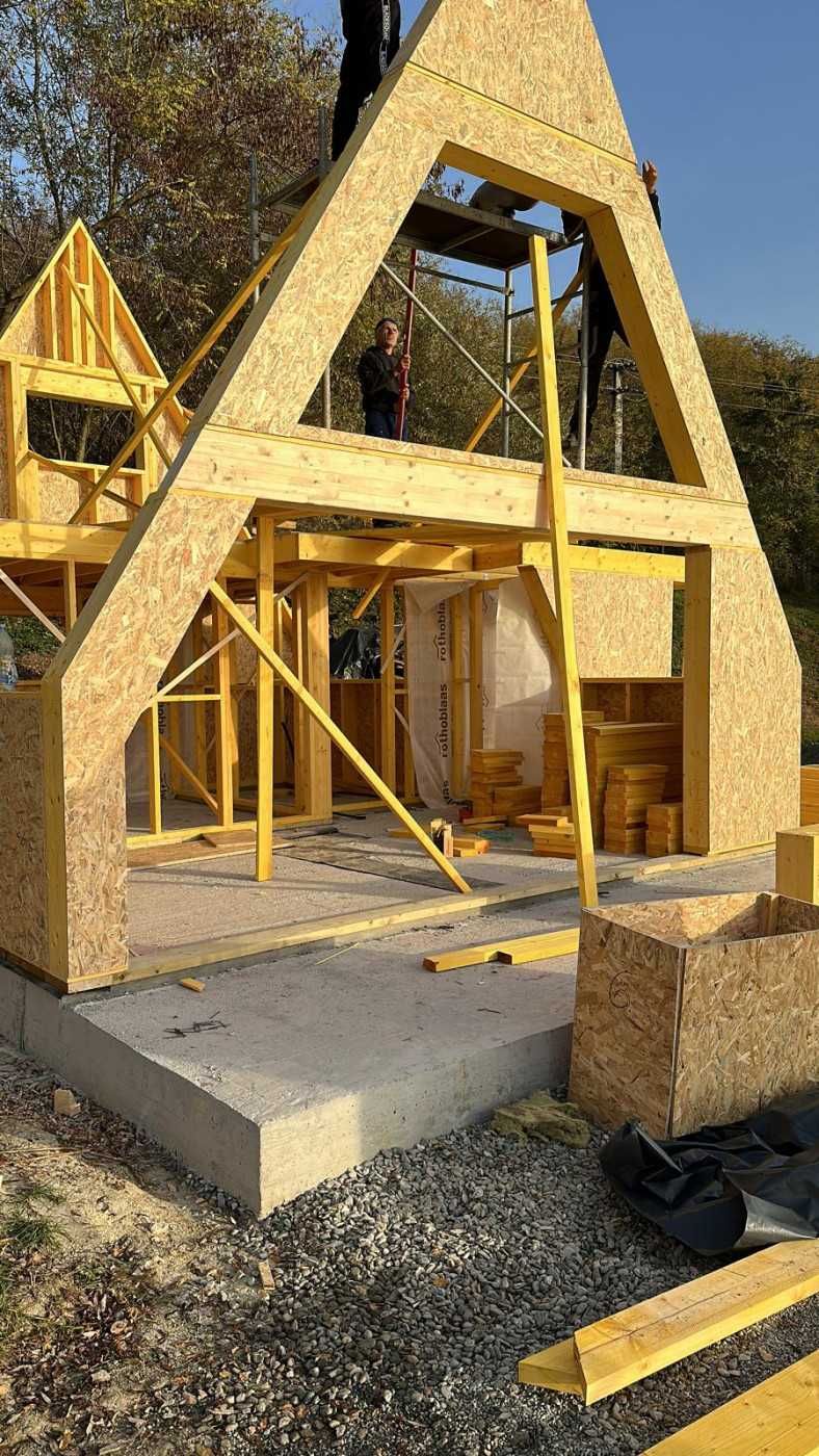 Cabana A Frame din structura de lemn de vanzare