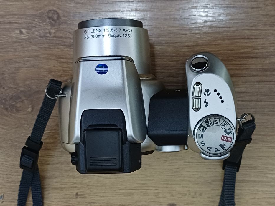 Aparat KONICA MINOLTA DIMAGE Z2
Functioneaza, dar are displayul defect