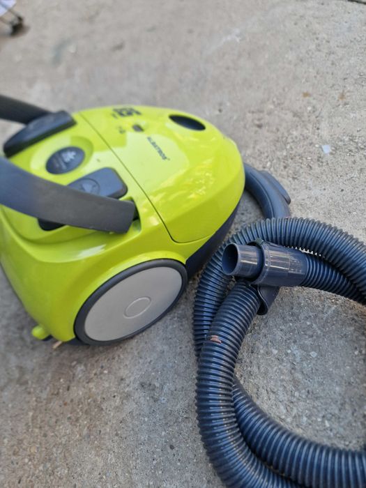 Vand aspiratoare puternice foarte curate cu accesorii