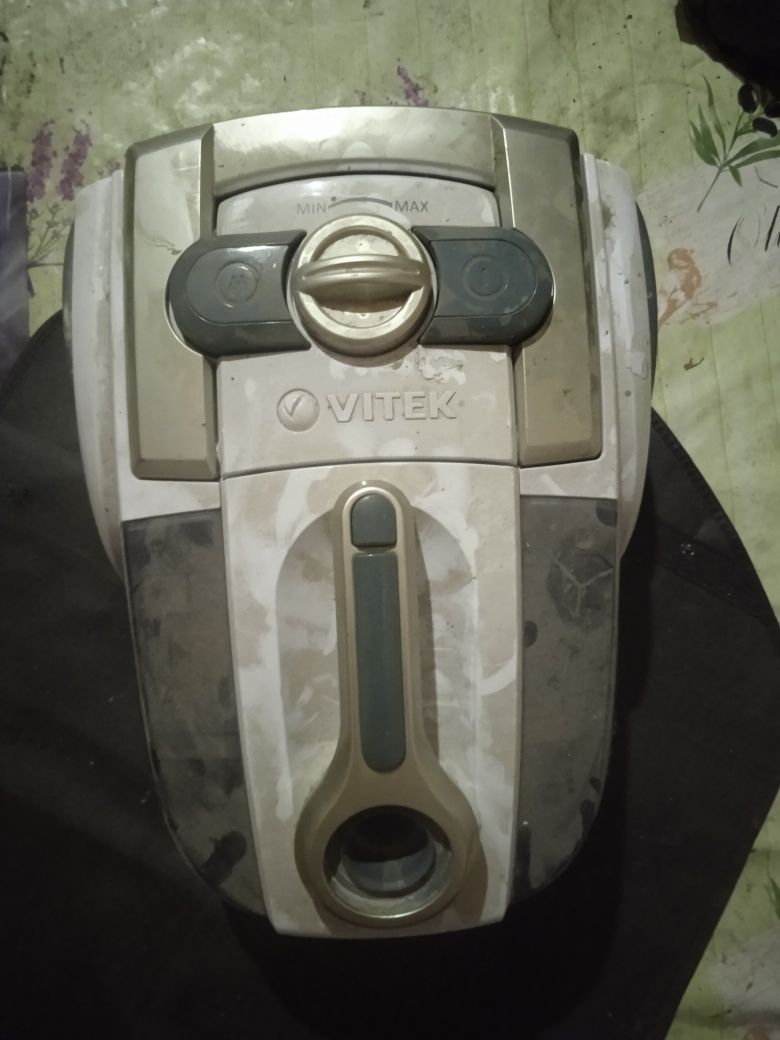 Продам пылесос Polaris.