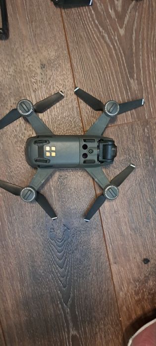 Продавам дрон DJI Spark с аксесоари