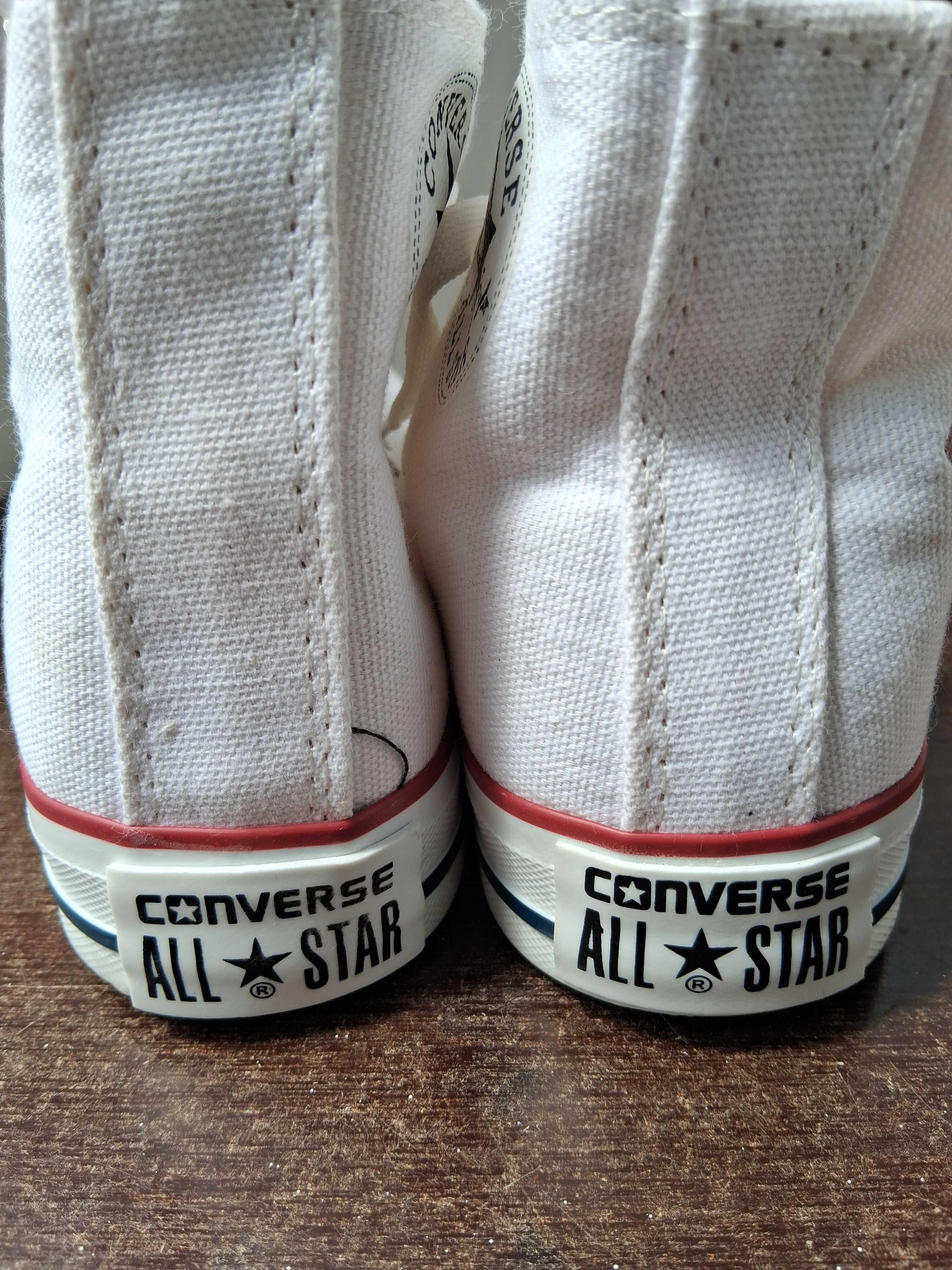 Продавам дамски кецове Converse ALL STAR