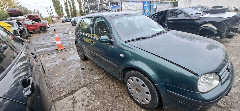 Dezmembrez Golf 4 1.4B 2001