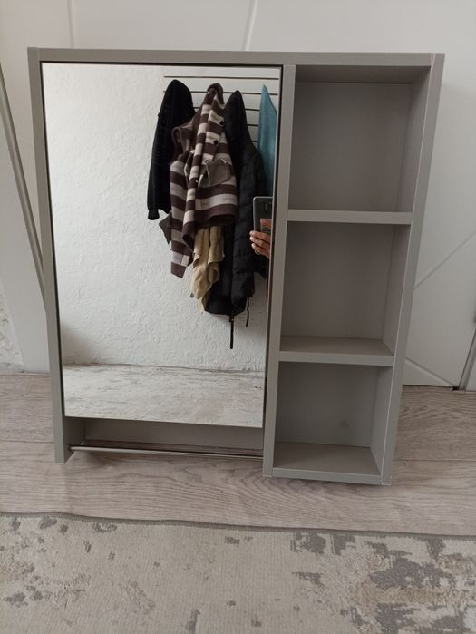 Настенный шкафчик с зеркалом