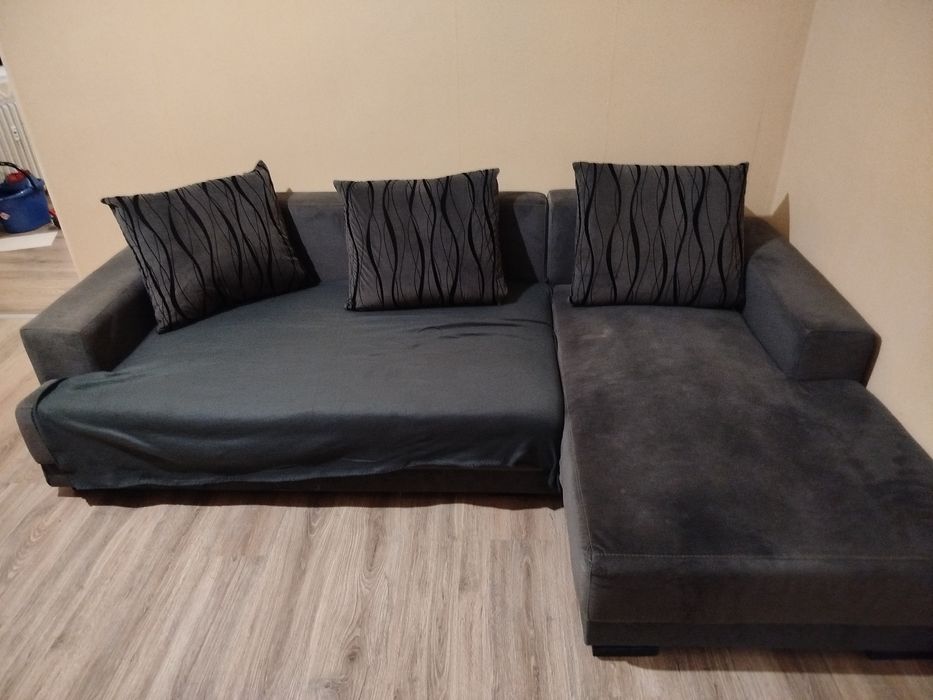 Диван разъегателен изгорен с цигара