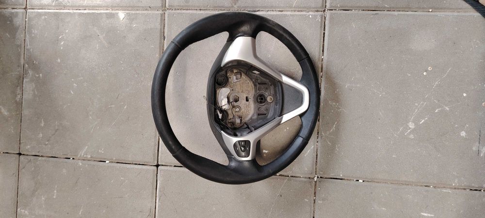 volan cu comenzi ford fiesta 2010