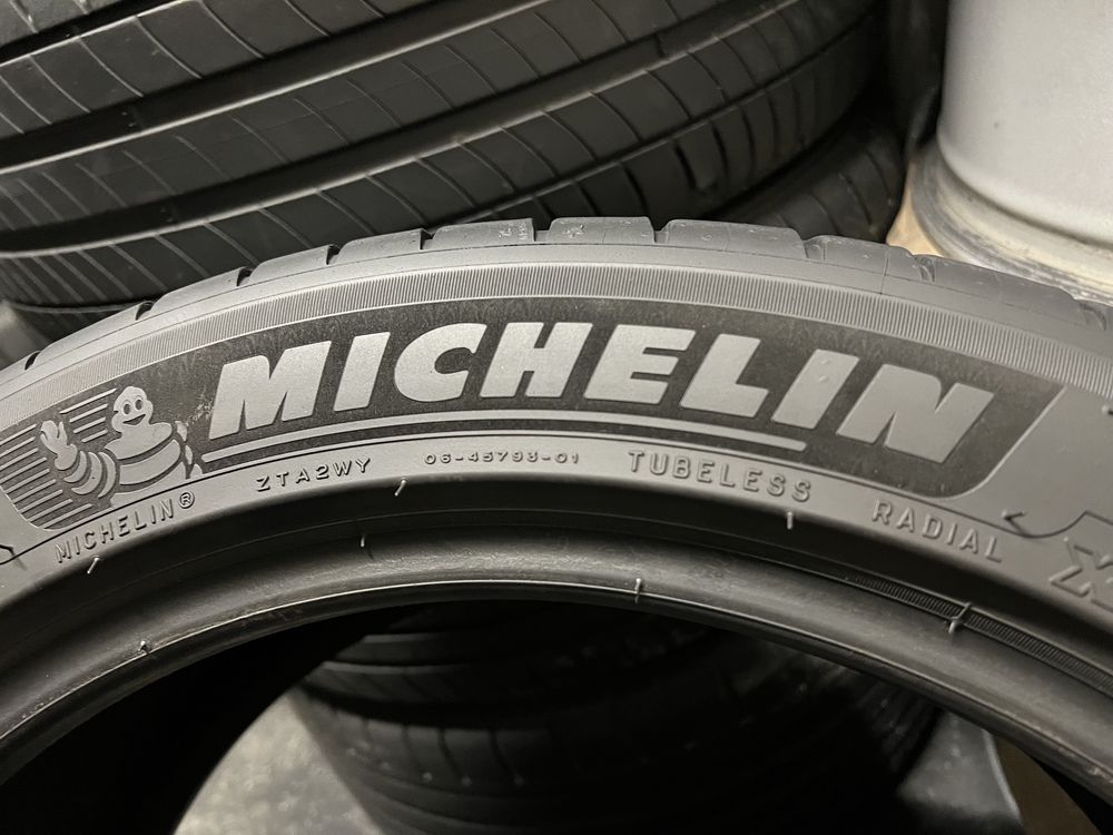 245/45/19 Michelin PS4, 6+мм, DOT3319, 4бр.