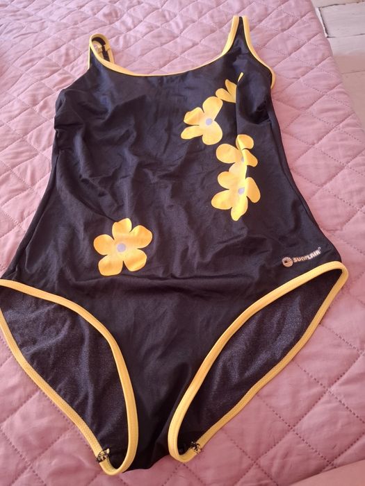 Продавам бански костюми