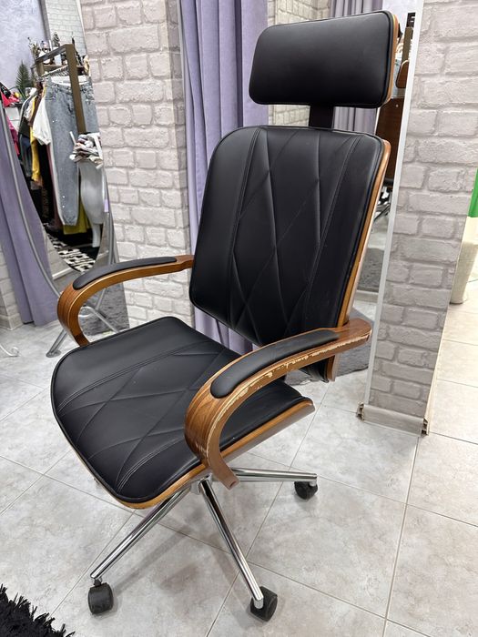 Президентски офис стол - черна кожа + орех