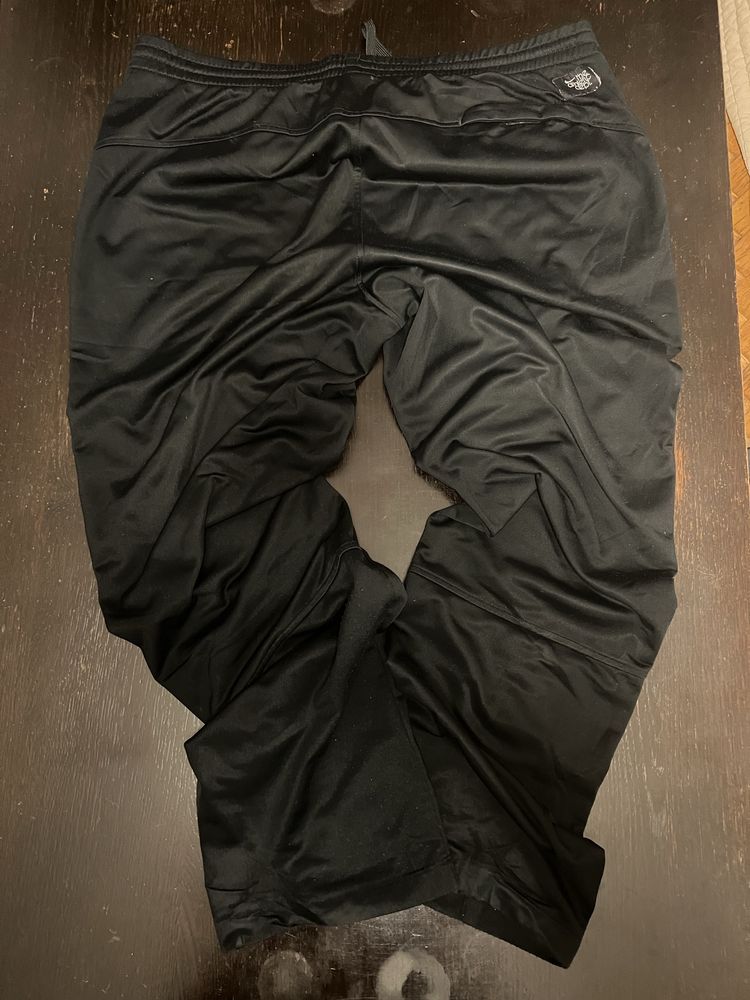 pantaloni nike de fas negrii baggy vintage marimea XL(nu adidas,bape)