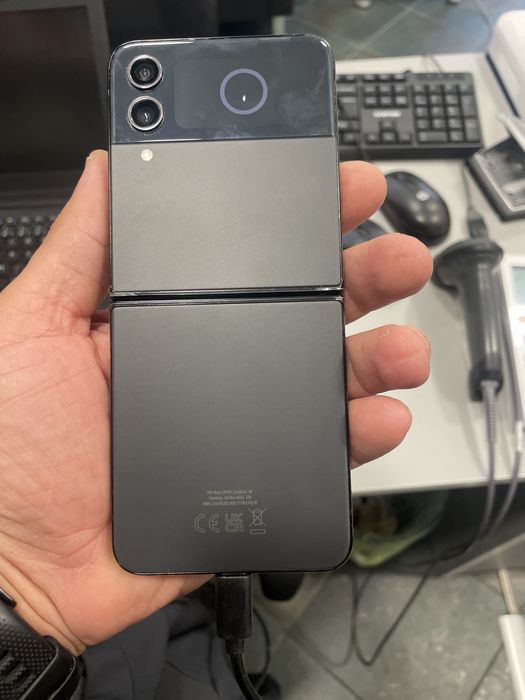 Samsug Galaxy z Flip 4
