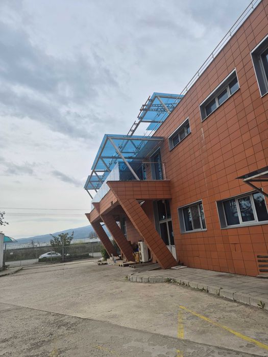 Офис сграда Петрич под наем