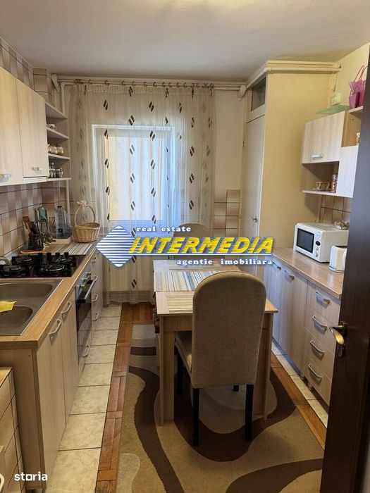 Apartament 4 camere Cetate, 2 bai, 2 balcoane si pivnita