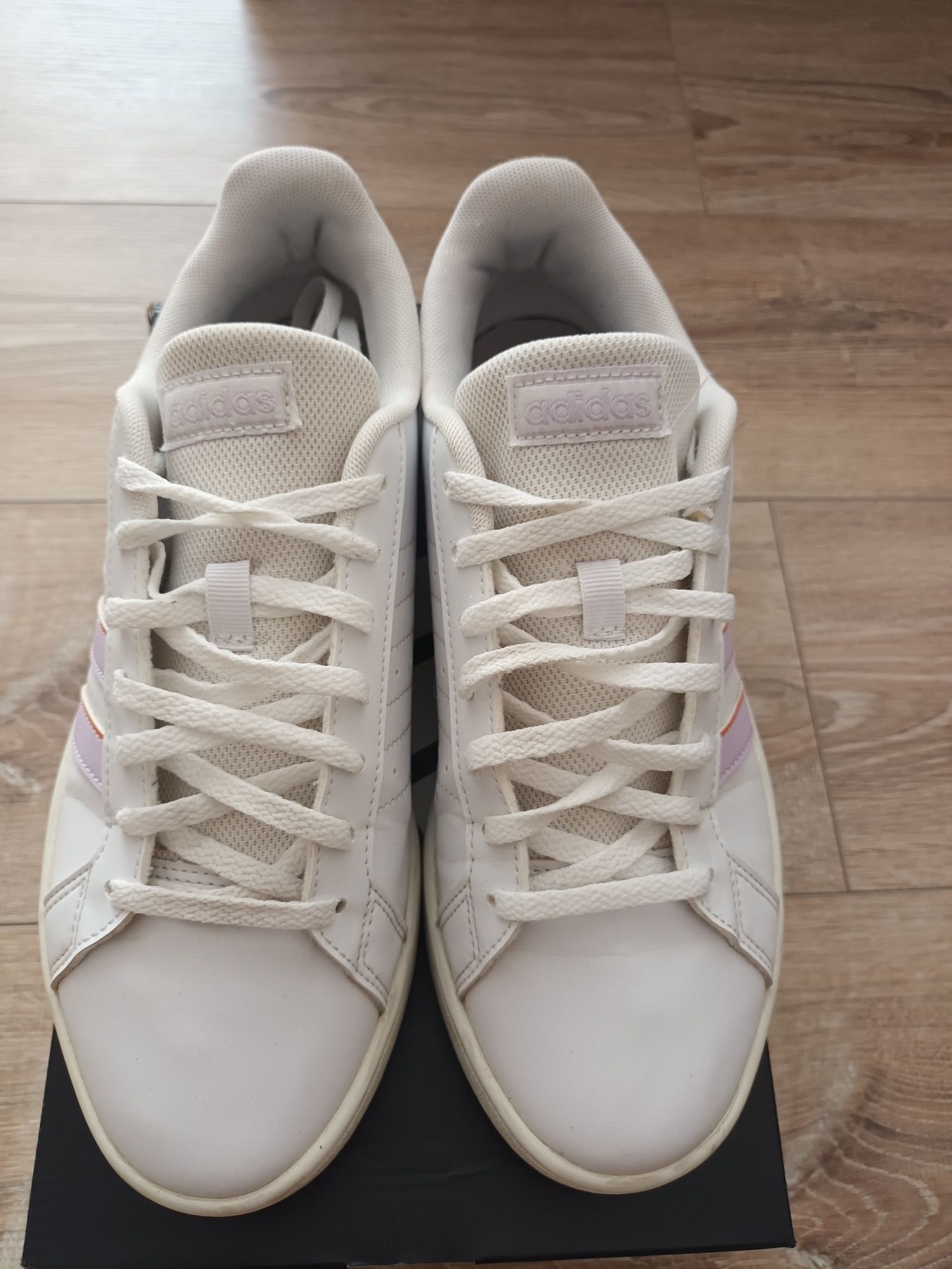 Дамски маратонки Adidas размер 40 2/3 бели