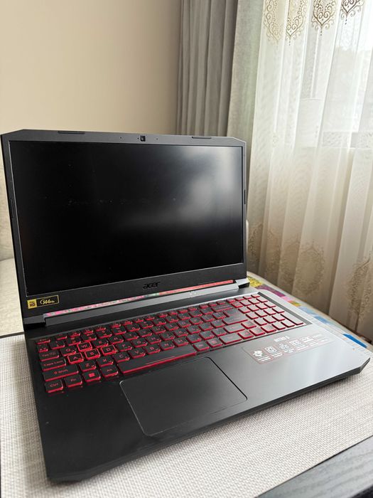 Продавам Acer Nitro 5 AN515-45. Състоянието е отлично.