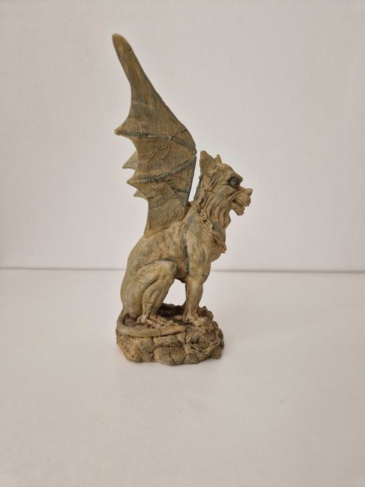 Statuetă gargui Gargoyle cu aripile ridicate – 18 cm