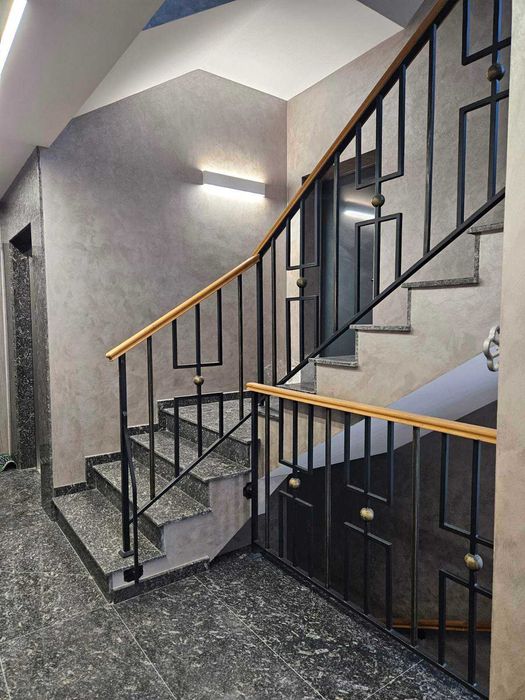 Продава се Многостаен апартамент в Варна, Бриз - 155 кв.м за 2028 €/кв.м - Снимка #2