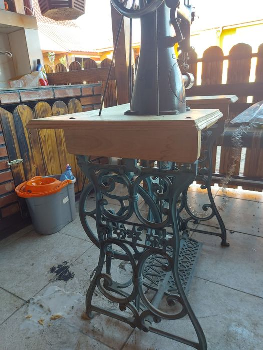 Masina de cusut piele